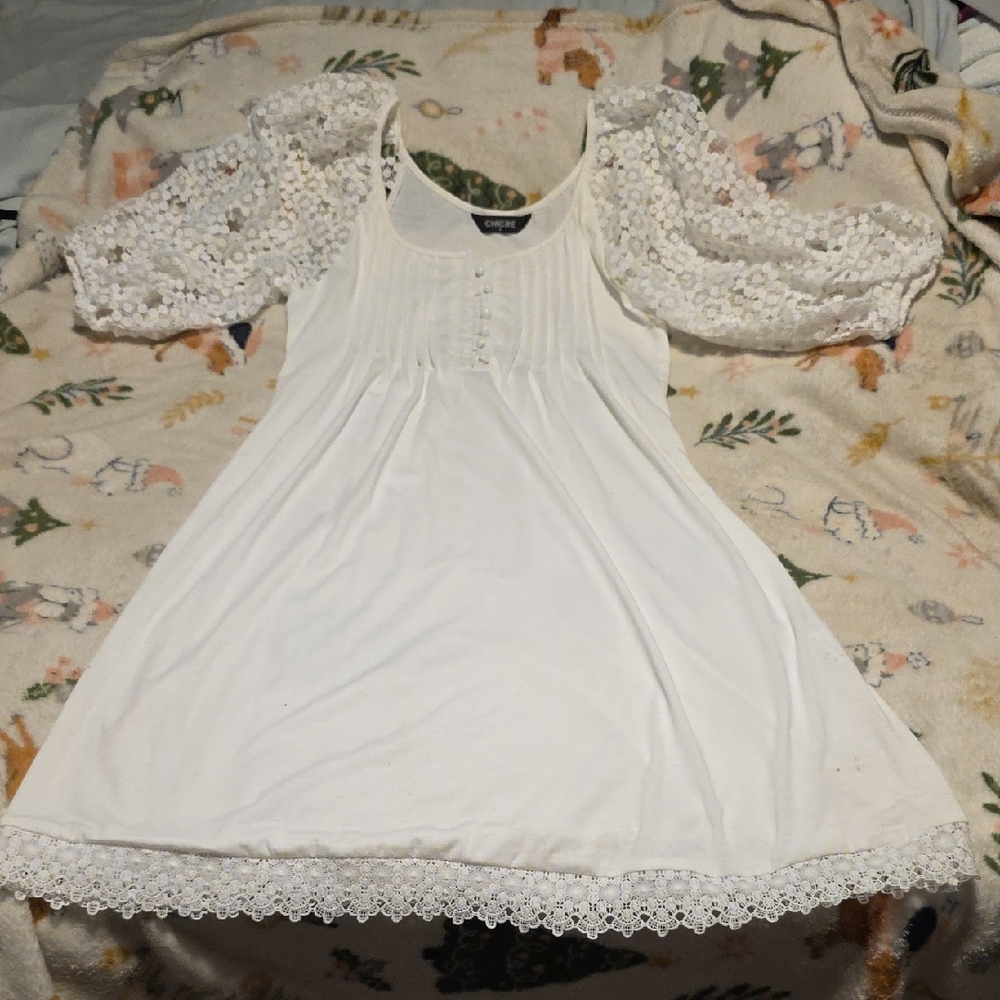 Chic White Buttoned Lace Top